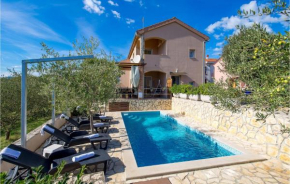 Stunning Home In Pinezici With Kitchen